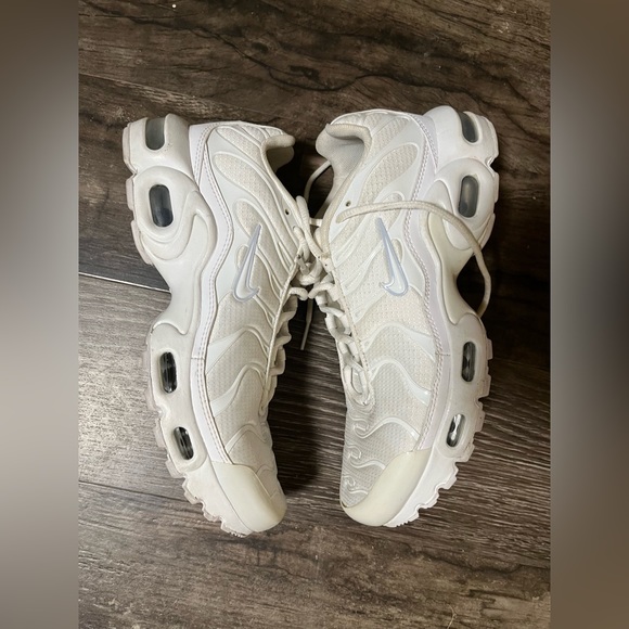 Nikes - Picture 2 of 7